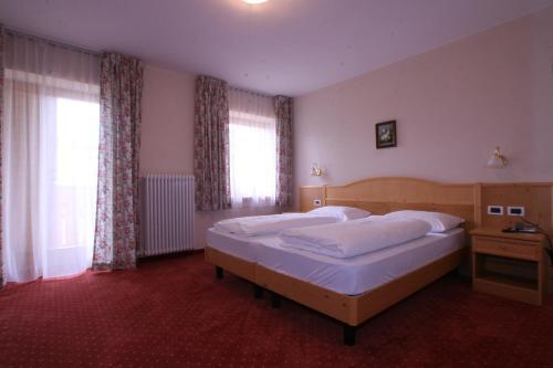 Hotel Resa Blancia San Vigilio Di Marebbe Kültér fotó