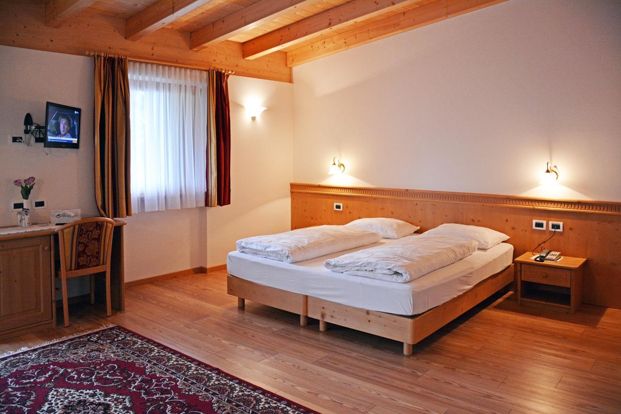 Hotel Resa Blancia San Vigilio Di Marebbe Kültér fotó