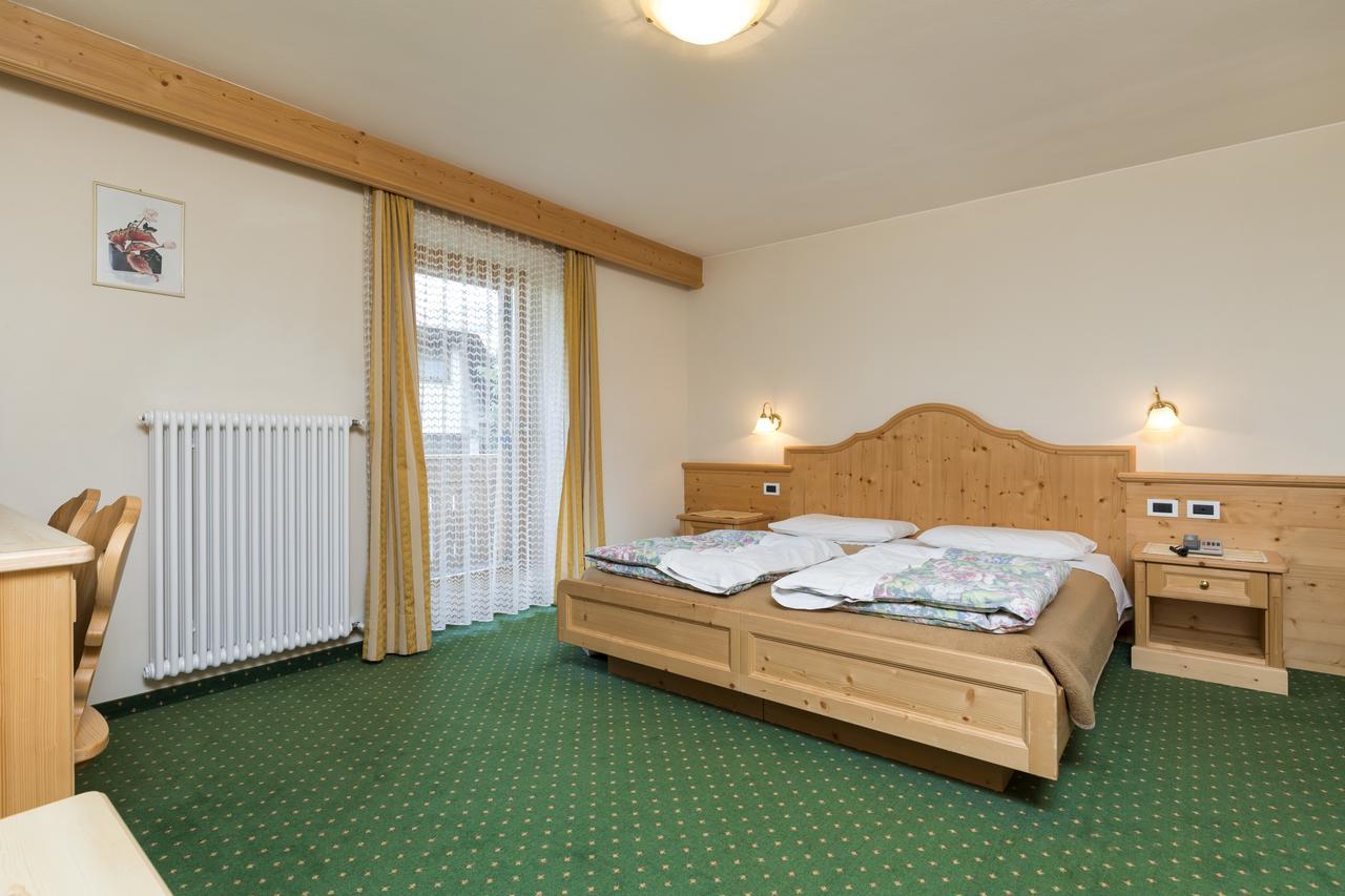Hotel Resa Blancia San Vigilio Di Marebbe Kültér fotó