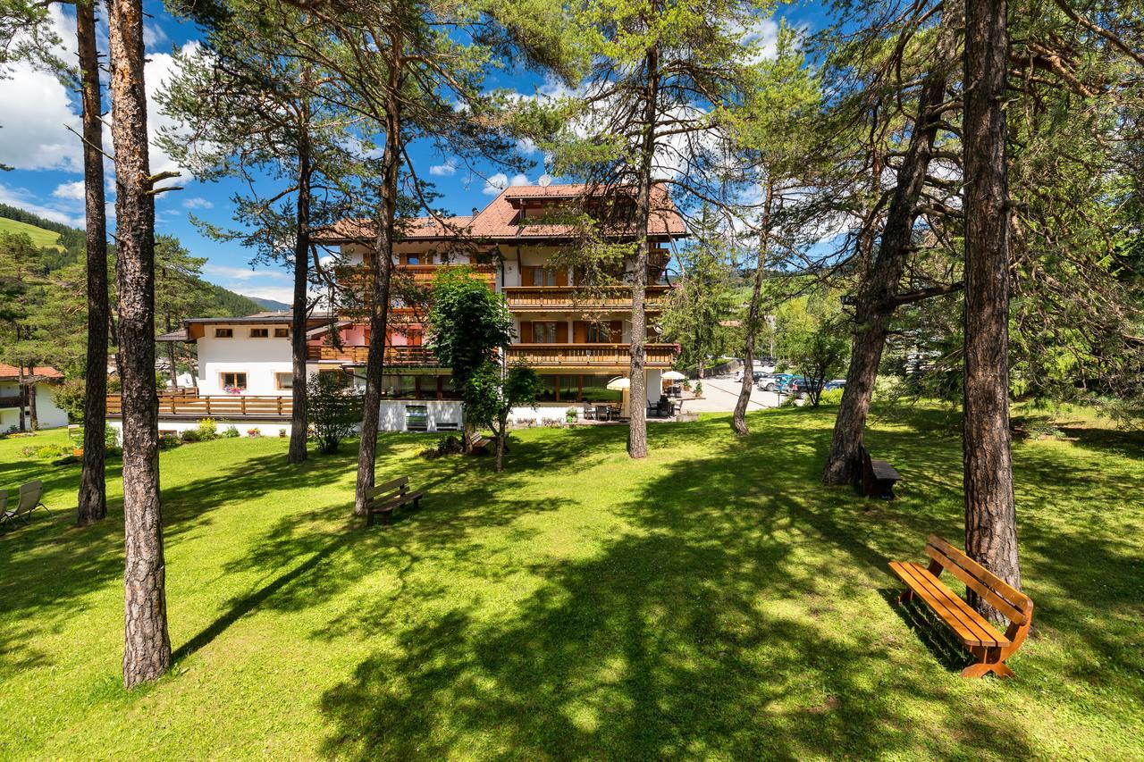 Hotel Resa Blancia San Vigilio Di Marebbe Kültér fotó