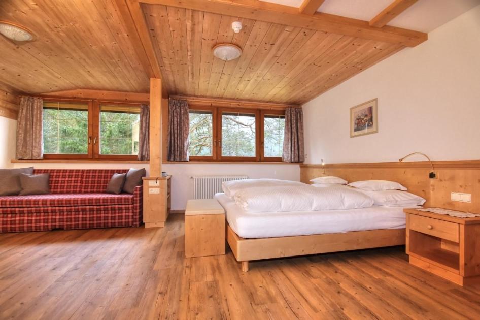 Hotel Resa Blancia San Vigilio Di Marebbe Kültér fotó